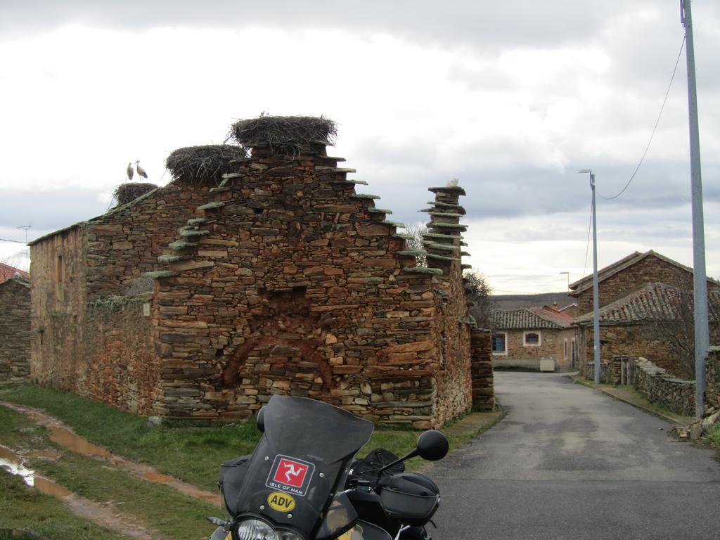 La Posada De Toribia Val De San Lorenzo Екстериор снимка