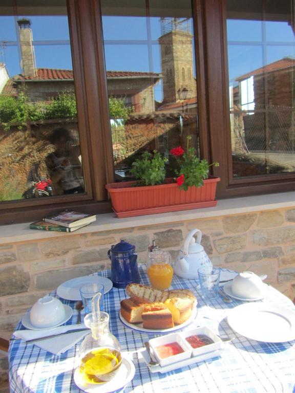 La Posada De Toribia Val De San Lorenzo Екстериор снимка