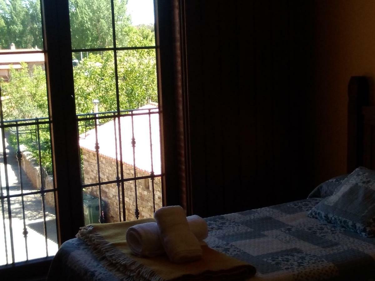 La Posada De Toribia Val De San Lorenzo Екстериор снимка