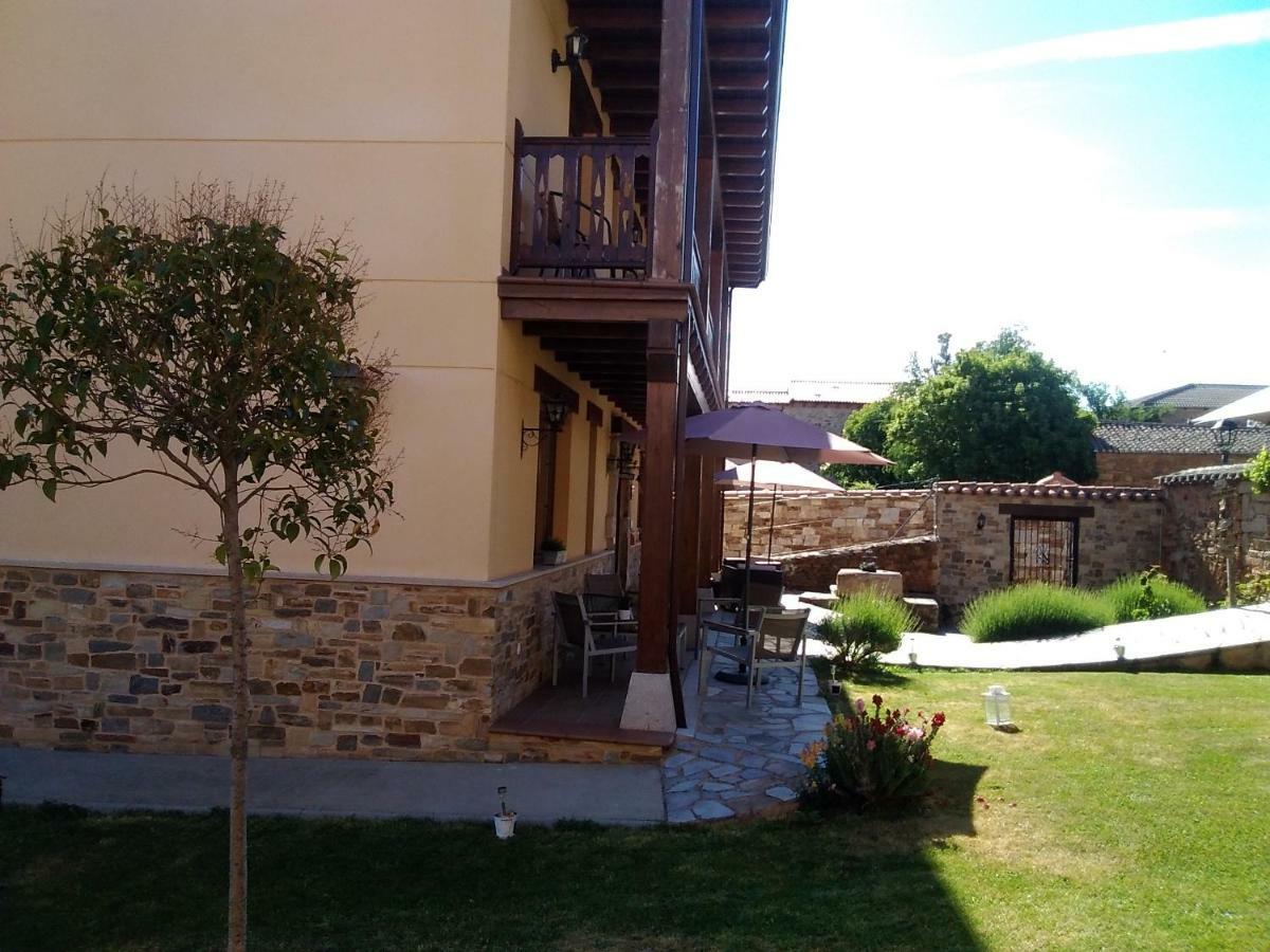 La Posada De Toribia Val De San Lorenzo Екстериор снимка